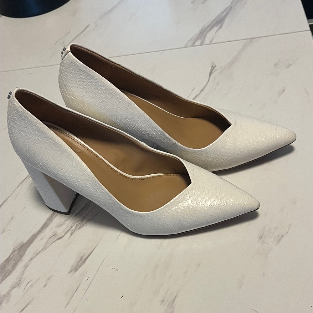 Chic Cream Block Heel Pumps circus NY super comfortable!
